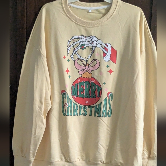 Merry Christmas Skeleton Hand Sweatshirt L Halloween Skeleton Holding Ornament - Picture 1 of 6
